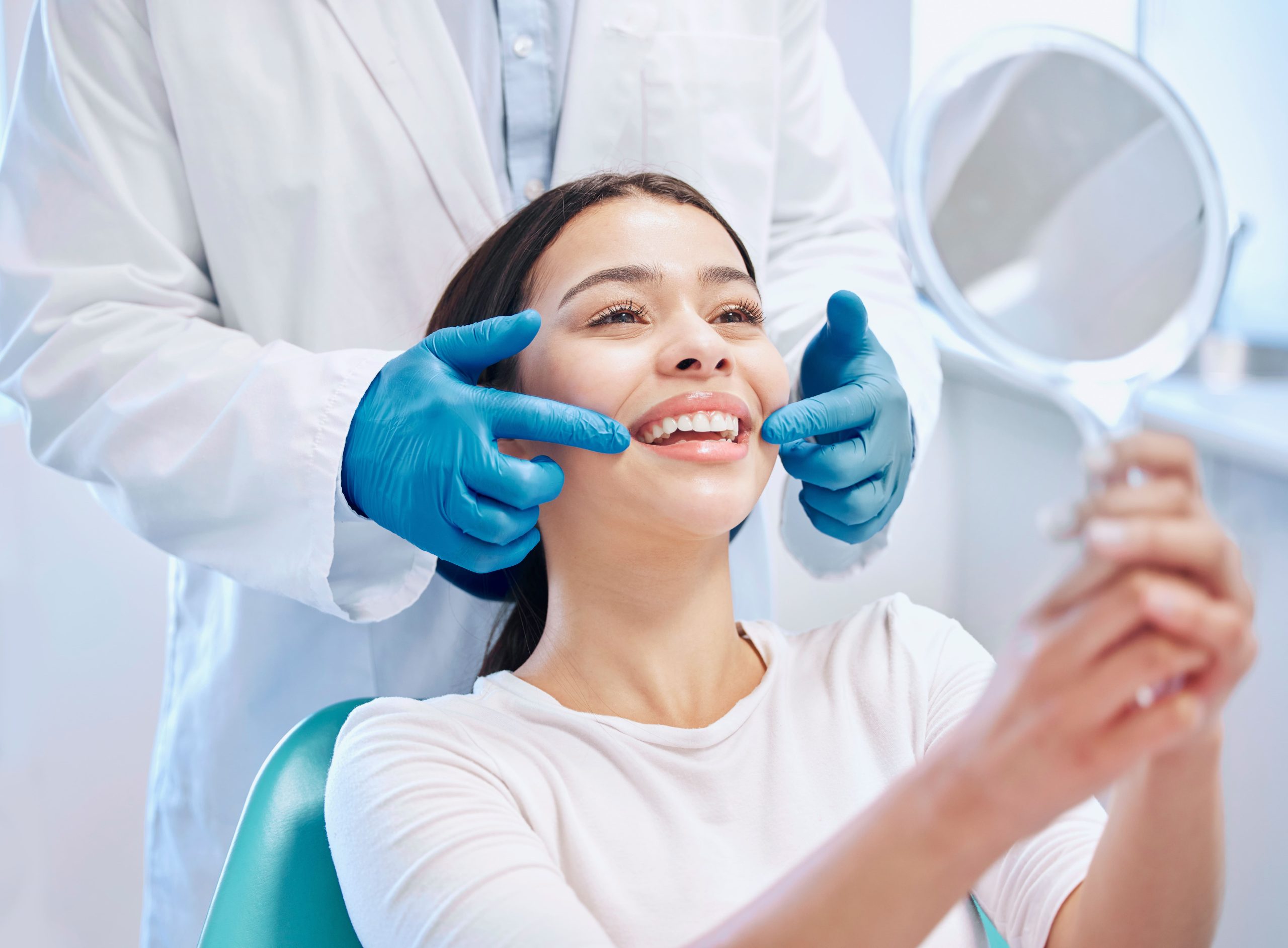 Limpieza y blanqueamiento dental: ¿En qué se diferencian?