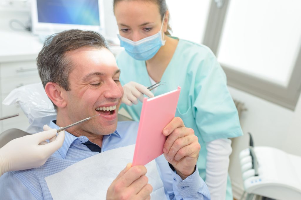 ¿Necesitas una gingivectomía? Aquí te contamos en qué consiste y cómo mejora tu salud y tu estética dental.