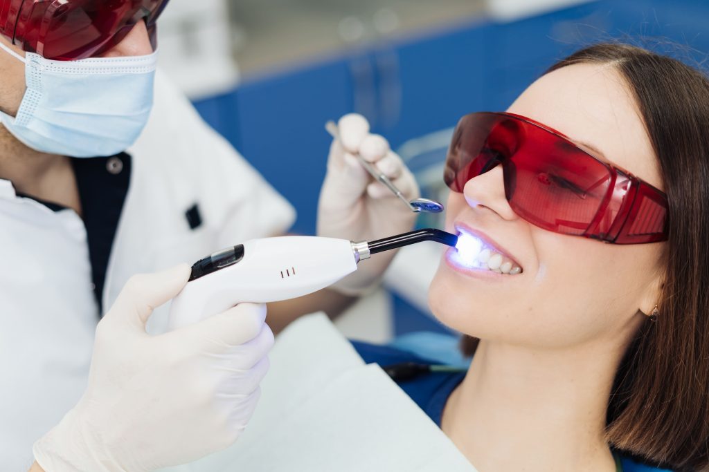 Descubre porqué el blanqueamiento dental es una excelente elección para mejorar tu sonrisa y confianza. ¡Inicia tu tratamiento hoy!